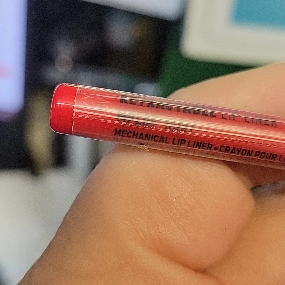 NYX MPL09 Ruby Red Lip Retractable Liner 0.31g New Sealed Pencil